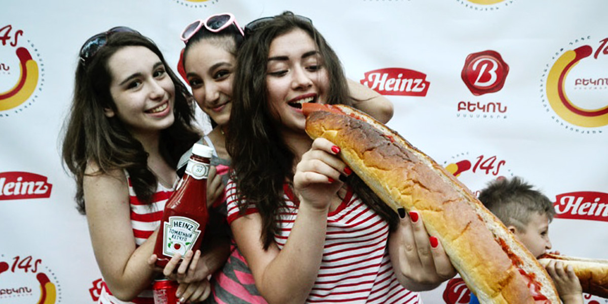 THE LONGEST HOT DOG IN ARMENIA